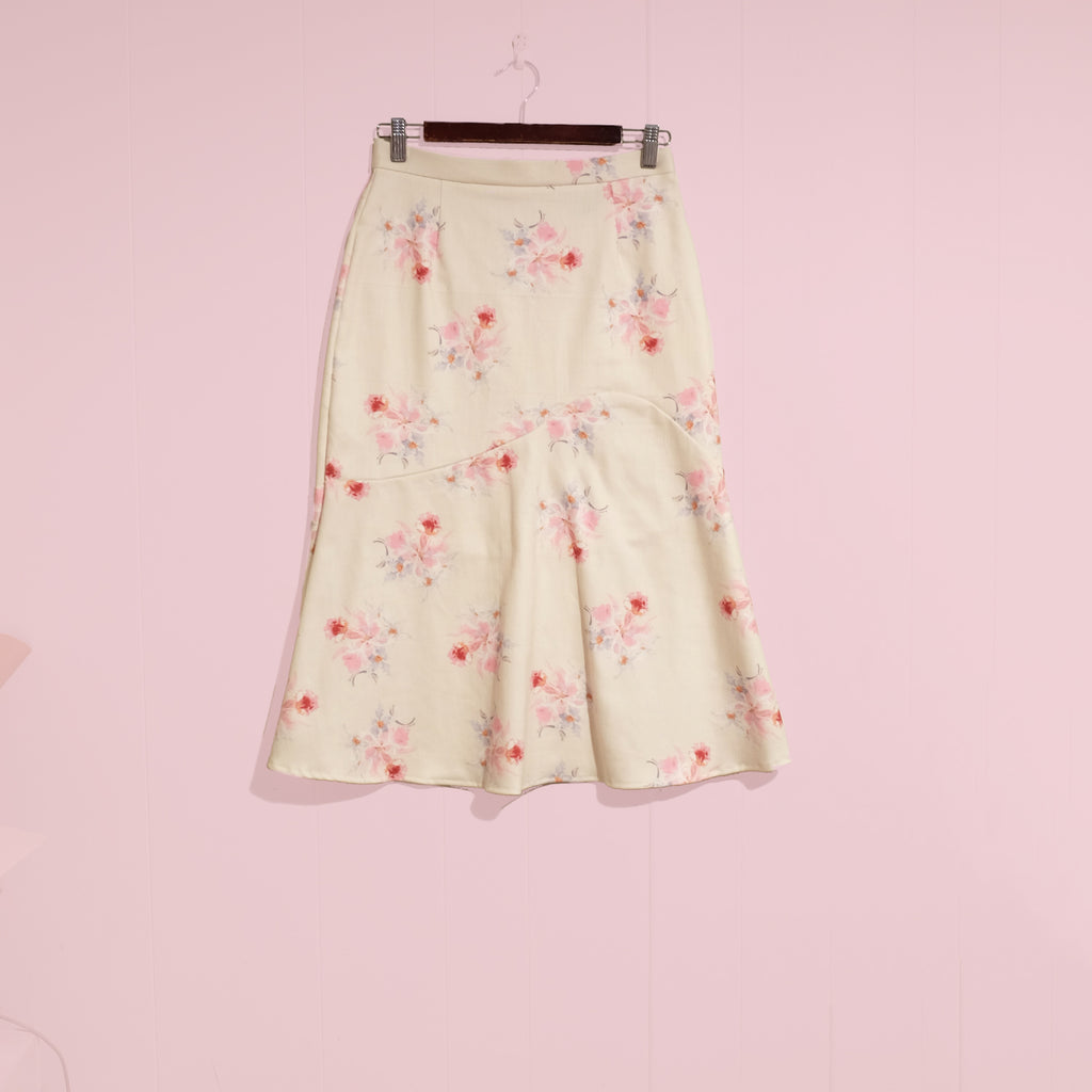 SHORT SHIRRED SKIRT IN A FLUTTER